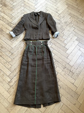 Olivgrünes Trachtenkostüm