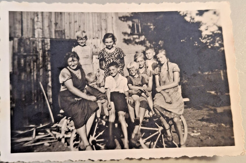 Altes vintage foto frau sitzt - foto,