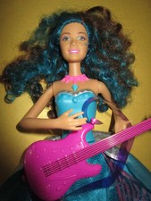 B1737) WUNDERSCHÖNE BARBIE PRINZESSIN ERIKA MIT GITARRE IM ROCKSTAR CAMP MATTEL