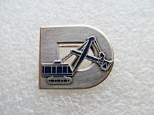 altes Abzeichen - DEMAG Köln - Bagger Seilbagger Kettenbagger - Nadel ca. 2,3 cm