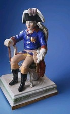 Porzellanfigur Friedrich der Große sitzend – Neundorf Manufaktur –der alte Fritz