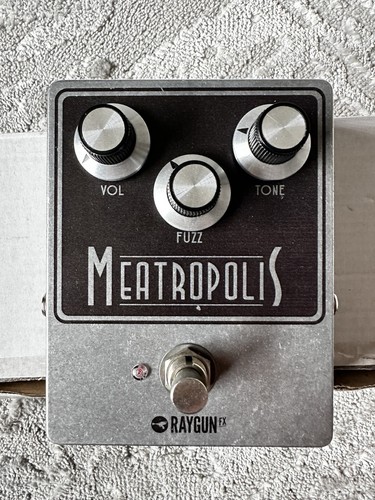 Fuzz pedal von raygun - fuzz,