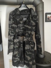 Mantel In Tarnfarbe zu