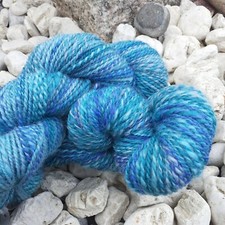  Handgesponnene Wolle