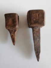 2 Stück sehr alte, antike Dengelamboss, geschmiedet, Sense, mit Schmiedestempel