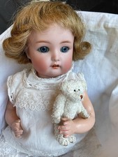 kleines Charakterbaby der Fa