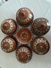 Sechs Auflaufformen mit Deckel