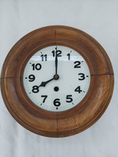 Wanduhr mit Pendel aus Holz