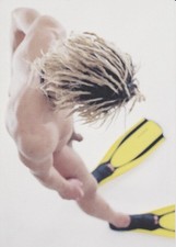 Nackter mann mit flossen - nackter,