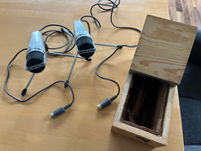 2 x Uher Mikrophone M534 mit kleinem Stativ und Holzbox