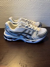 Asics Kayano Silber Schuhe