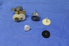 2x kleine Elektromotor Getriebevorsatz, Getriebe kann auch demontiert werden