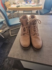 Verkaufe Gefütterte Beige