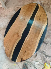 Schwarzer Epoxidharz Esstisch