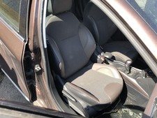 Peugeot 2008 I CU Sitz vorn rechts Beifahrersitz Kunstleder Stoff braun Heizung