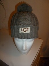 2.Damen-Mützen :  1.Mütze UGG grau  mit Bommel , 1.lila Mütze (selbst gestickt)