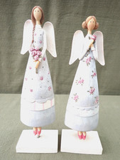 2 Engel Figuren mit Blumen auf