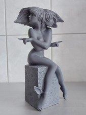 Porzellanfigur-~Royal