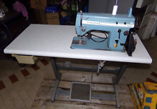 Singer  U20  Nähmaschine und Tisch und Zubehör und Bedienungsanleitung