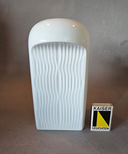 Vintage art vase - op,