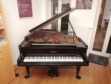 Kleiner Stutzflügel der Marke Schiedmayer, gut erhalten und toller Klang!