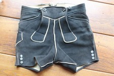 Schöne kurze schwarze