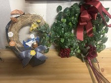 Deko-Konvolut – Kunstblumen, Figuren & Kränze, Porzellan, Keramik