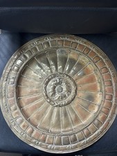 Antikes Kunsthandwerk ziseliertes Messingladegerät aus dem 19. Jahrhundert - große 45 cm Hand