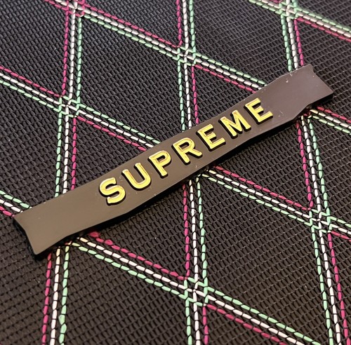 Supreme modell plakette - "supreme",