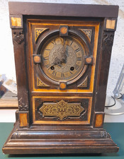 Kaminuhr Holz mit Metallzifferblatt  Schlüssel  19.Jahrh.(?) Hersteller-Plakette