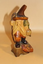 Antike geschnitzte Holzfigur