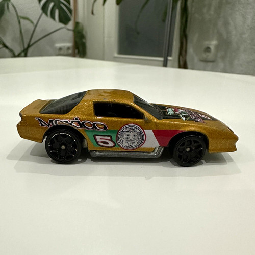 Hot wheels chevrolet - hot, camaro