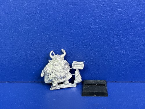 Dwarf lord with hammer - lord, &