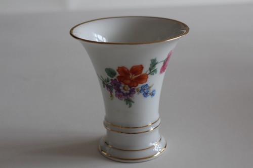 Antike trichtervase mit blumen - antike,