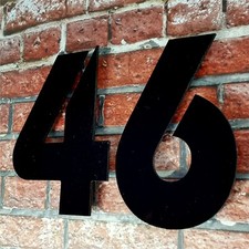 Hausnummer schwarz weiß