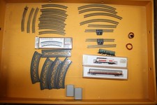 Märklin mini-club: 20 Schienen,5 Rampenstücke, 1 Prellbock, 3 Wagons, Spur Z
