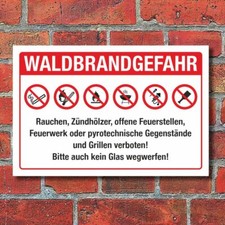 Schild Waldbrandgefahr Rauchen