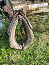 Altes antikes Pferdekummet -