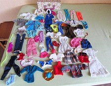 Konvolut ein "Koffer" voller Barbie Kleidung  Vintage 70er