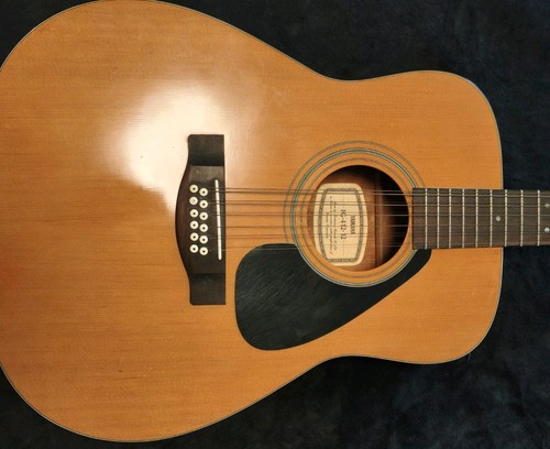 Alte gitarre westerngitarre - gitarre,