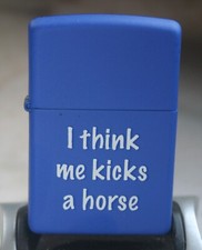 ZIPPO Me kicks a Horse    Blau  Bedruckt