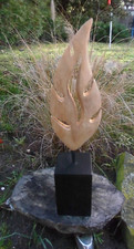 Deko Figur Flamme auf Podest Handgearbeitet Top