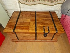 Wohnzimmertisch Truhe Barschrank massiv