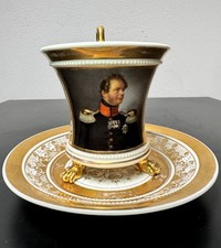 KPM, Porzellan, Tasse mit Tatzenfüßen, Portät Kaiser und Wilhelm IV, um 1850, s