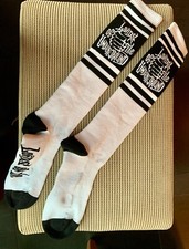 2 for 10 € Streetwear Tube Socken Weiß/Schwarz – Hip-Hop Style | Limited Drop