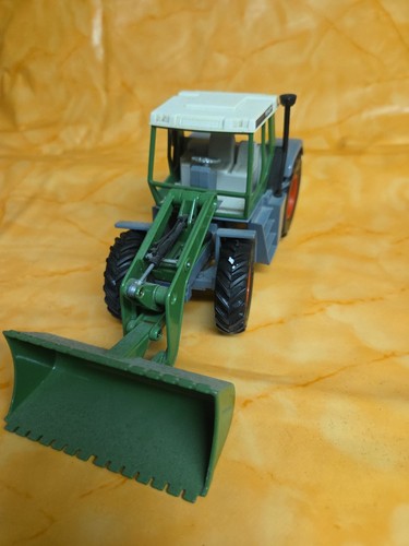 Siku 3551 farmer fendt xylon - farmer,