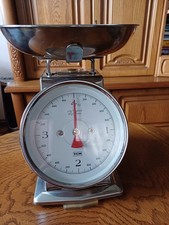 TMC Küchenwaage im Retrodesign, bis 4 kg in 20g-Schritten messend, verchromt top