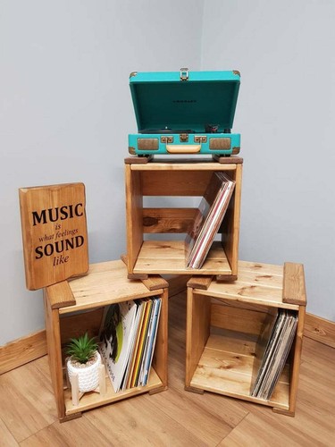 Holzkiste und schallplatten - holzkiste,