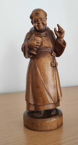 Holzfigur mönch mit weinglas - holzfigur,