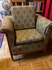 Antiker Sessel, gut erhalten.Kirschbaum. Gebrauchsspuren